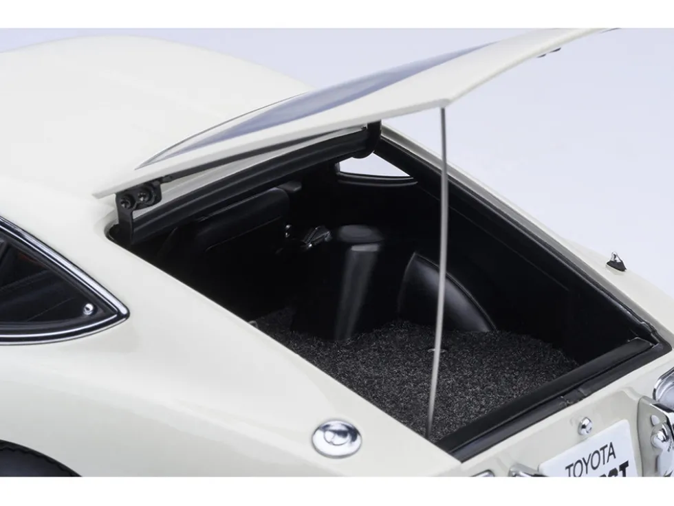 1967 Toyota 2000GT RHD (Right Hand Drive) White 1/18 Model Car by Autoart