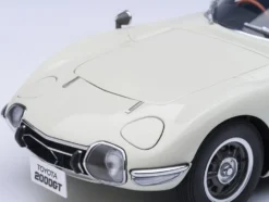 1967 Toyota 2000GT RHD (Right Hand Drive) White 1/18 Model Car by Autoart
