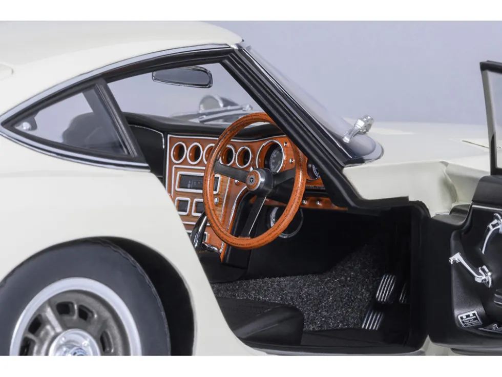 1967 Toyota 2000GT RHD (Right Hand Drive) White 1/18 Model Car by Autoart