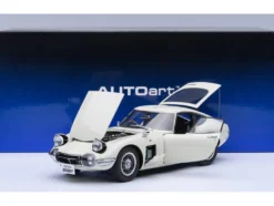 1967 Toyota 2000GT RHD (Right Hand Drive) White 1/18 Model Car by Autoart