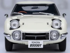 1967 Toyota 2000GT RHD (Right Hand Drive) White 1/18 Model Car by Autoart