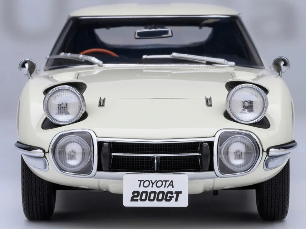 1967 Toyota 2000GT RHD (Right Hand Drive) White 1/18 Model Car by Autoart