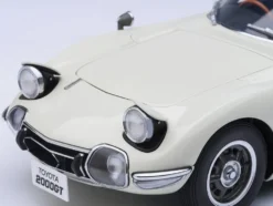1967 Toyota 2000GT RHD (Right Hand Drive) White 1/18 Model Car by Autoart