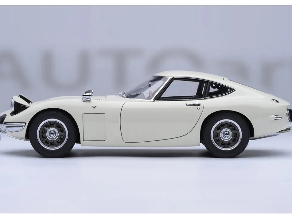 1967 Toyota 2000GT RHD (Right Hand Drive) White 1/18 Model Car by Autoart