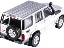 Toyota Land Cruiser 76 Silver Pearl 1/64 Diecast Model Car Paragon Models PA-55312