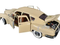 1948 Tucker Torpedo Cream 1/18 Diecast Model Car Road Signature 92268cr