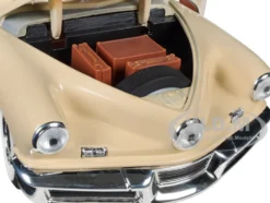 1948 Tucker Torpedo Cream 1/18 Diecast Model Car Road Signature 92268cr