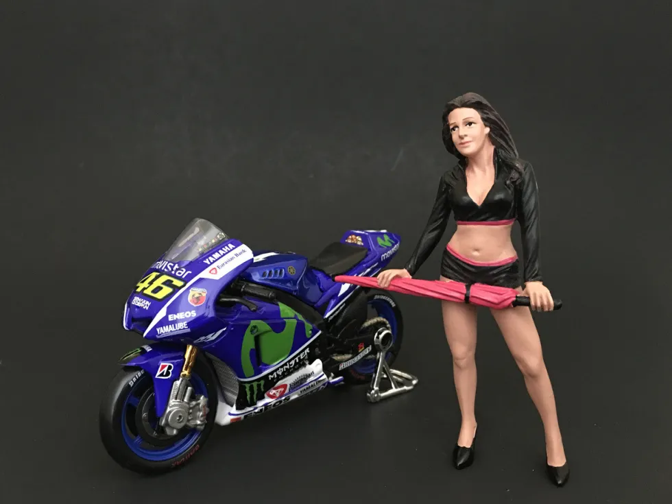 Umbrella Girl I Figure For 1:24 Scale Models American Diorama 77485