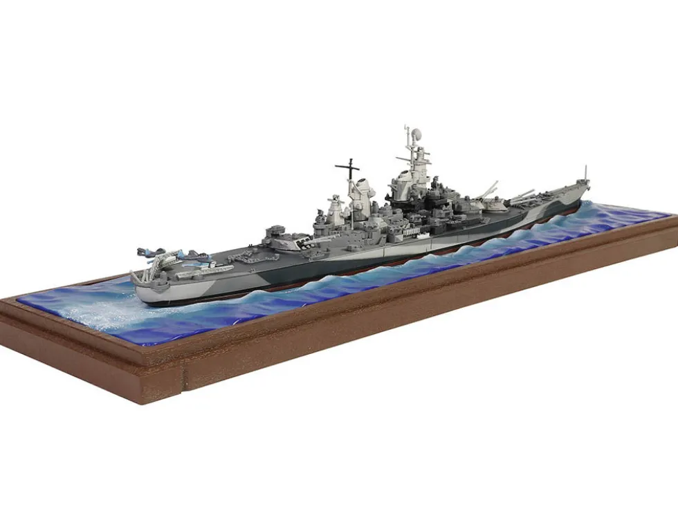USS Missouri BB 63 Iowa class Battleship Battle of Okinawa 1945 United States Navy Waterline Edition Battleship Series 1/700 Diecast Model Forces of Valor FOV-862031B