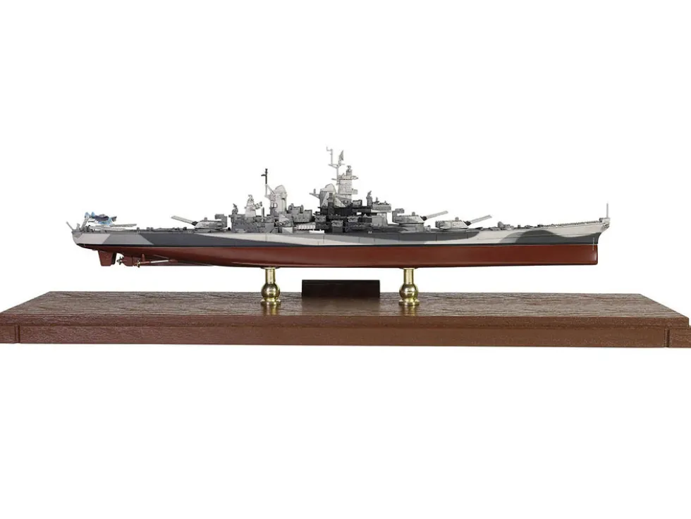 USS Missouri BB 63 Iowa class Battleship Battle of Okinawa 1945 United States Navy Full Hull Edition Battleship Series 1/700 Diecast Model Forces of Valor FOV-861131B