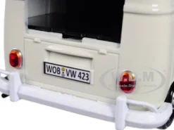 Volkswagen Type 2 T1 Ambulance Cream 1/24 Diecast Model Car Motormax 79565
