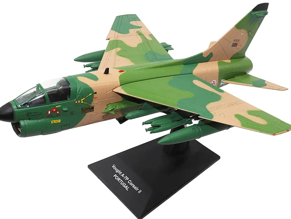 Vought A 7P Corsair II Attack Aircraft Portugal 1/72 Diecast Model Militaria Die Cast 27293-65