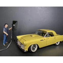 Weekend Car Show Figurine V for 1/18 Scale Models American Diorama 38213