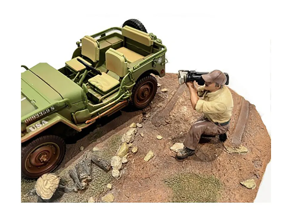 4X4 Mechanic Figure 7 for 1/18 Scale Models American Diorama AD18017