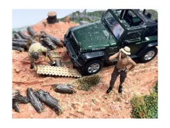 4X4 Mechanics 2 Piece Diecast Figure Set 1 for 1/43 Scale Models American Diorama AD43001